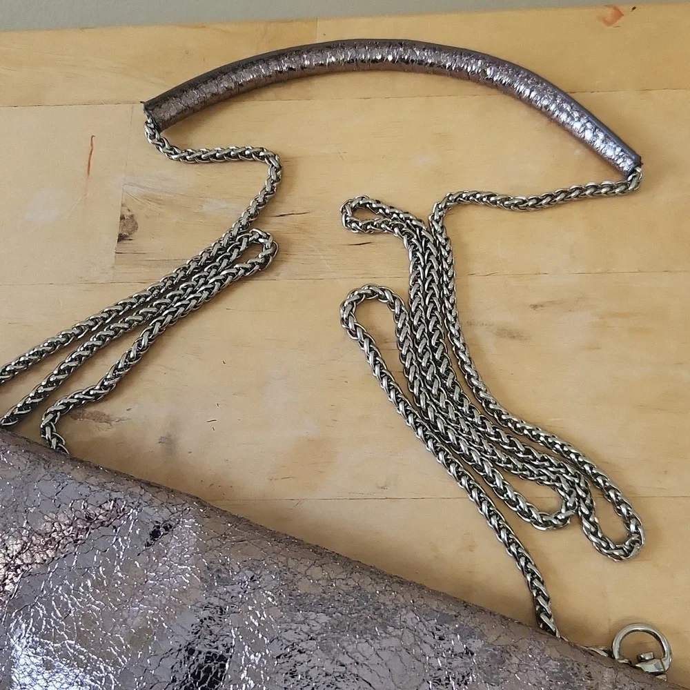 Sorial Metalic Turn Lock Crossbody Purse Handbag with Chain Strap - Picture 2 of 12